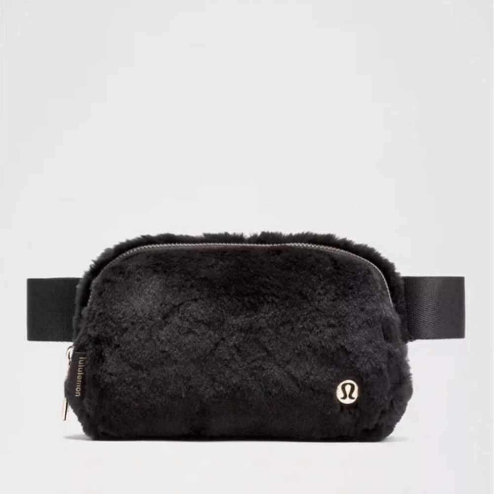 NWT! Lululemon Black Everywhere Belt Bag Plush Fleece